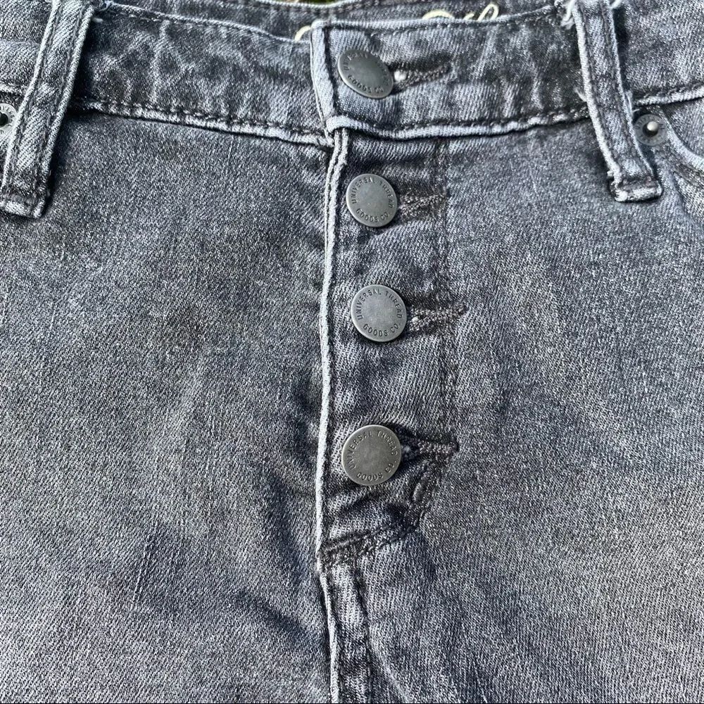 2/$15 🌸 Universal Thread Gray Button High Rise Shortie - Picture 2 of 5